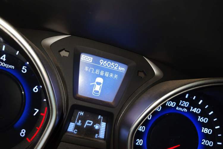 Used Hyundai Elantra (5th Generation / Langdong) 2015 1.6L Automatic Leading Model Odometer Close Up