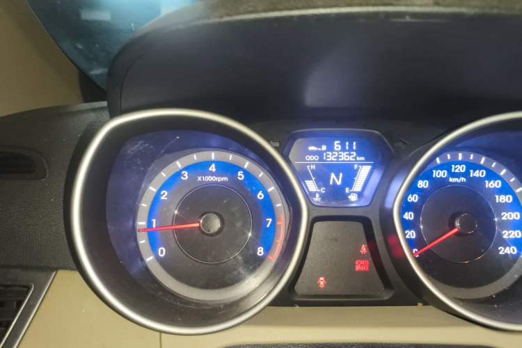Used Hyundai Elantra (5th Generation / Langdong) 2015 1.6L Automatic Fashion Model Odometer Close Up