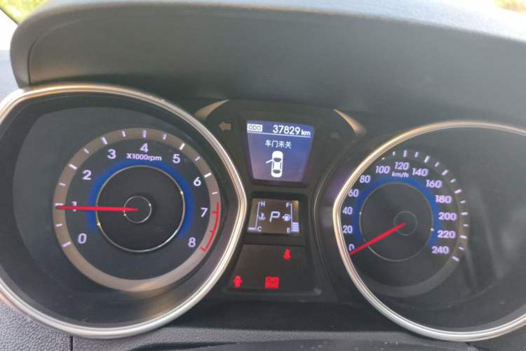 Used Hyundai Elantra (5th Generation / Langdong) 2015 1.6L Automatic Leading Model Odometer Close Up