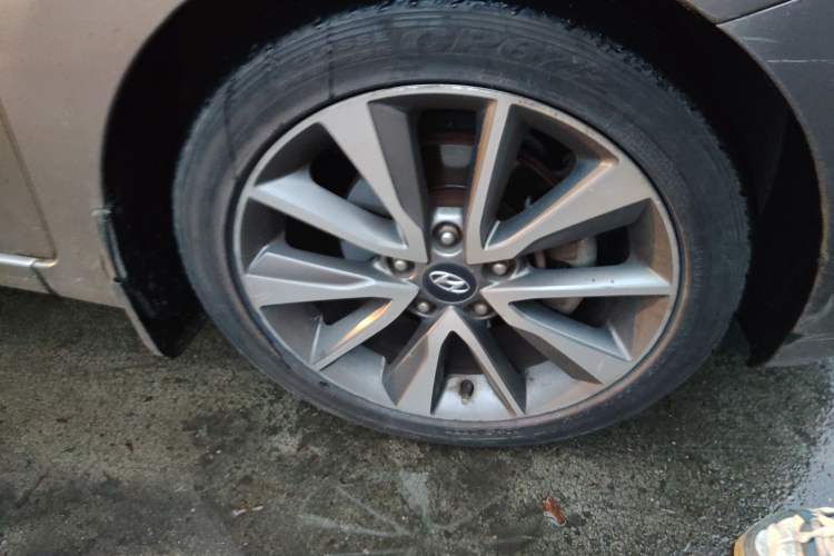 Used Hyundai Elantra (5th Generation / Langdong) 2015 1.6L Automatic Leading Model Right Front Wheel Hub