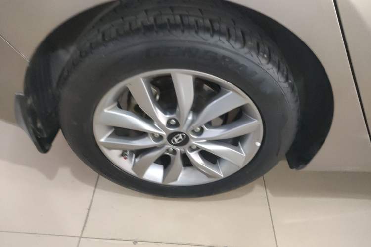 Used Hyundai Elantra (5th Generation / Langdong) 2015 1.6L Automatic Fashion Model Right Rear Wheel Hub