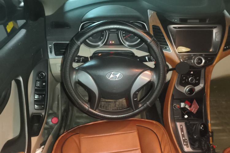 Used Hyundai Elantra (5th Generation / Langdong) 2015 1.6L Automatic Fashion Model Steering Wheel