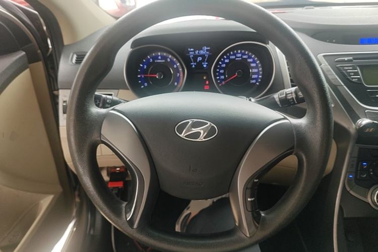 Used Hyundai Elantra (5th Generation / Langdong) 2015 1.6L Automatic Fashion Model Steering Wheel