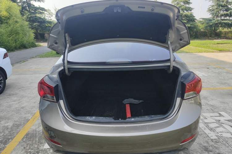 Used Hyundai Elantra (5th Generation / Langdong) 2015 1.6L Automatic Fashion Model Trunk