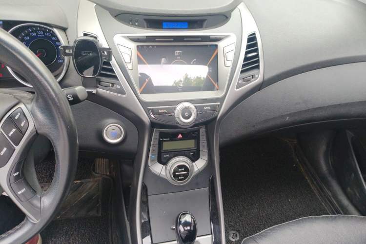 Used Hyundai Elantra (5th Generation / Langdong) 2015 1.6L Automatic Luxury Model Audio And AC Panel