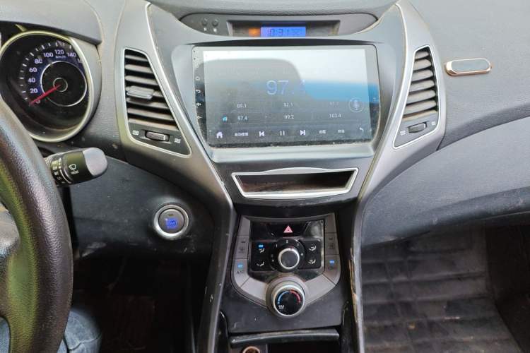 Used Hyundai Elantra (5th Generation / Langdong) 2015 1.6L Automatic Leading Model Audio And AC Panel
