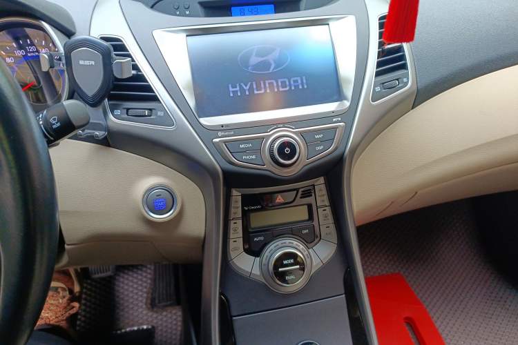 Used Hyundai Elantra (5th Generation / Langdong) 2015 1.6L Automatic Luxury Model Audio And AC Panel