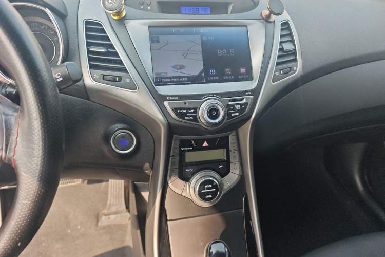 Used Hyundai Elantra (5th Generation / Langdong) 2015 1.6L Automatic Luxury Model Audio And AC Panel