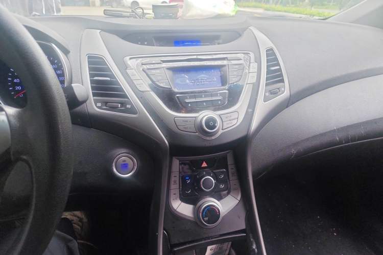 Used Hyundai Elantra (5th Generation / Langdong) 2015 1.6L Manual Leading Model Audio And AC Panel