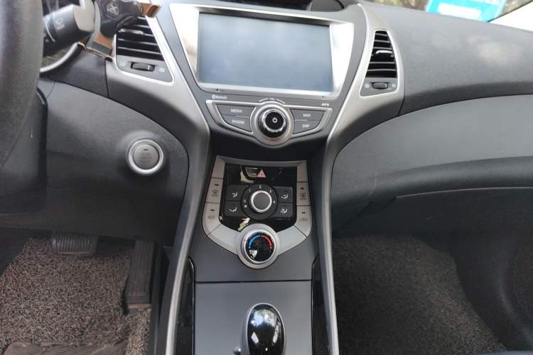 Used Hyundai Elantra (5th Generation / Langdong) 2015 1.6L Automatic Leading Model Audio And AC Panel