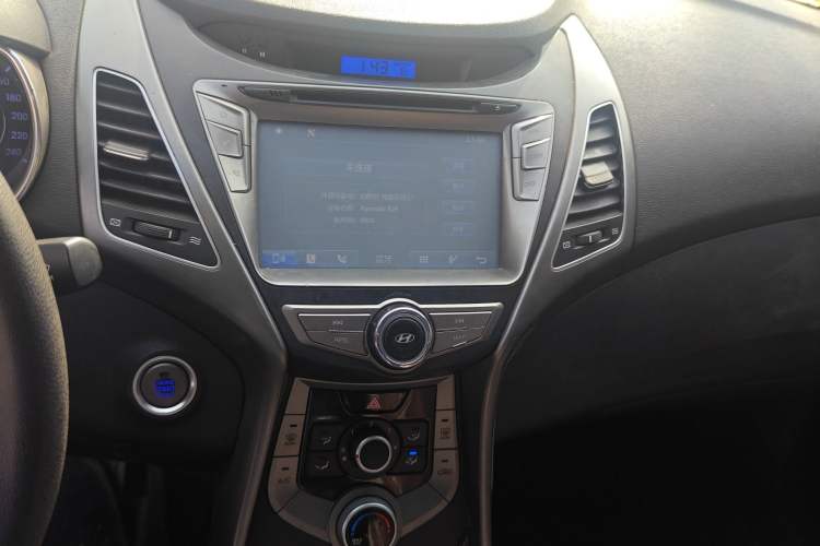 Used Hyundai Elantra (5th Generation / Langdong) 2015 1.6L Manual Leading Model Audio And AC Panel