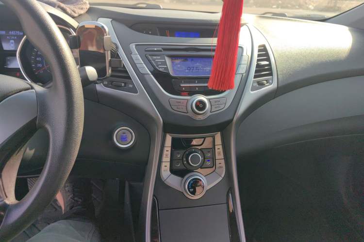 Used Hyundai Elantra (5th Generation / Langdong) 2015 1.6L Manual Leading Model Audio And AC Panel