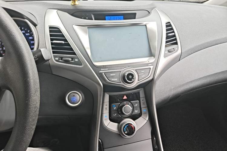 Used Hyundai Elantra (5th Generation / Langdong) 2015 1.6L Automatic Leading Model Audio And AC Panel