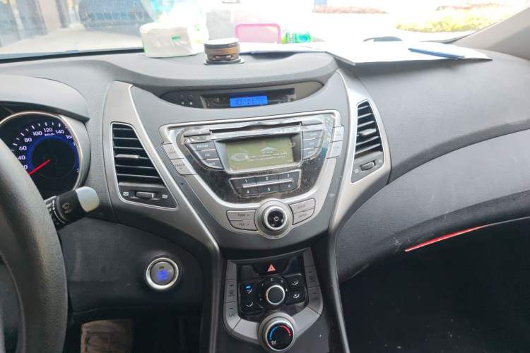 Used Hyundai Elantra (5th Generation / Langdong) 2015 1.6L Manual Leading Model Audio And AC Panel