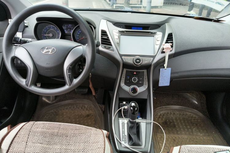 Used Hyundai Elantra (5th Generation / Langdong) 2015 1.6L Automatic Fashion Model Center Console