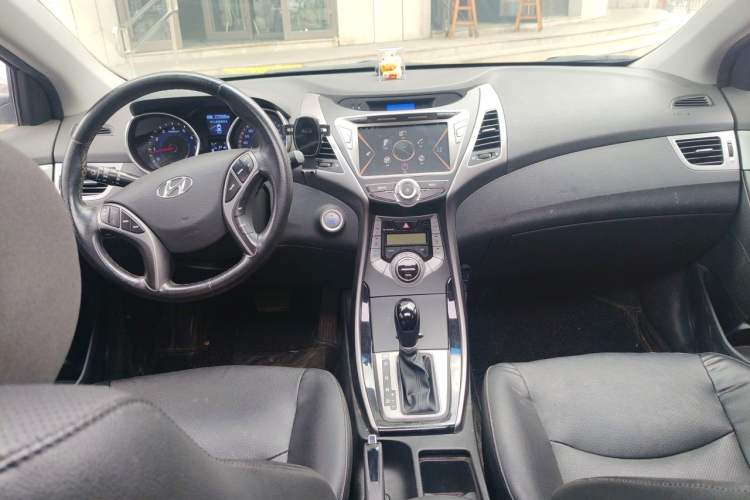 Used Hyundai Elantra (5th Generation / Langdong) 2015 1.6L Automatic Luxury Model Center Console