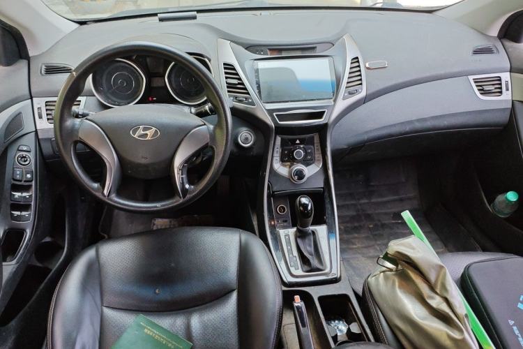 Used Hyundai Elantra (5th Generation / Langdong) 2015 1.6L Automatic Leading Model Center Console