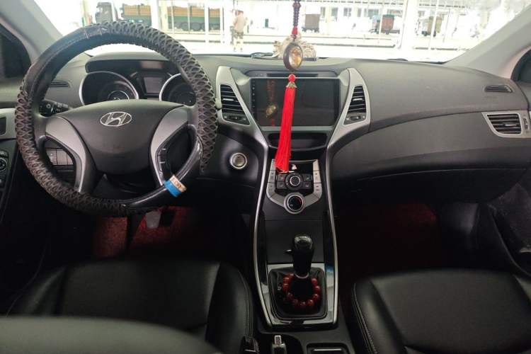 Used Hyundai Elantra (5th Generation / Langdong) 2015 1.6L Manual Leading Model Center Console