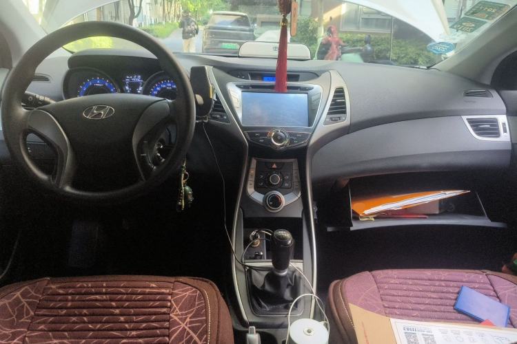 Used Hyundai Elantra (5th Generation / Langdong) 2015 1.6L Automatic Fashion Model Center Console
