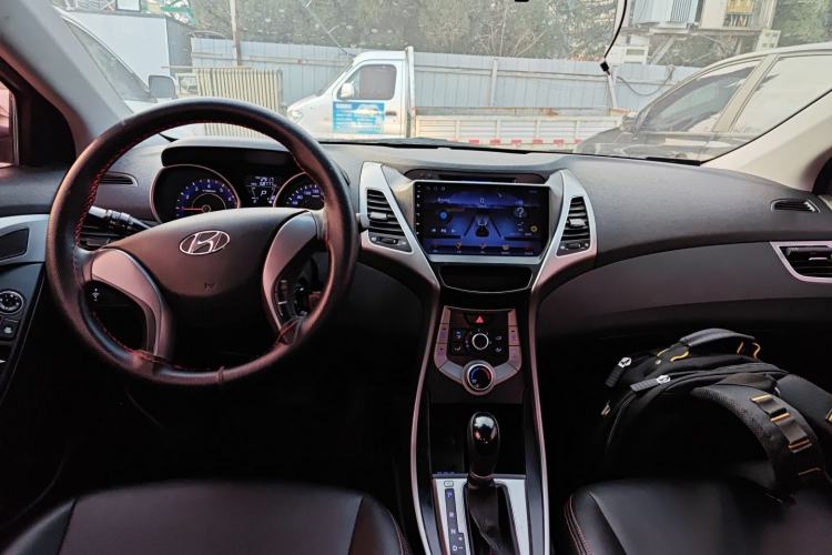 Used Hyundai Elantra (5th Generation / Langdong) 2015 1.6L Automatic Fashion Model Center Console