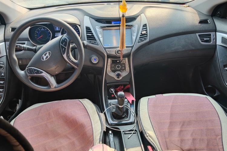 Used Hyundai Elantra (5th Generation / Langdong) 2015 1.6L Manual Leading Model Center Console