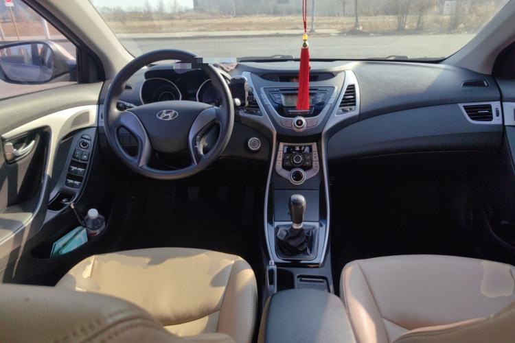 Used Hyundai Elantra (5th Generation / Langdong) 2015 1.6L Manual Leading Model Center Console