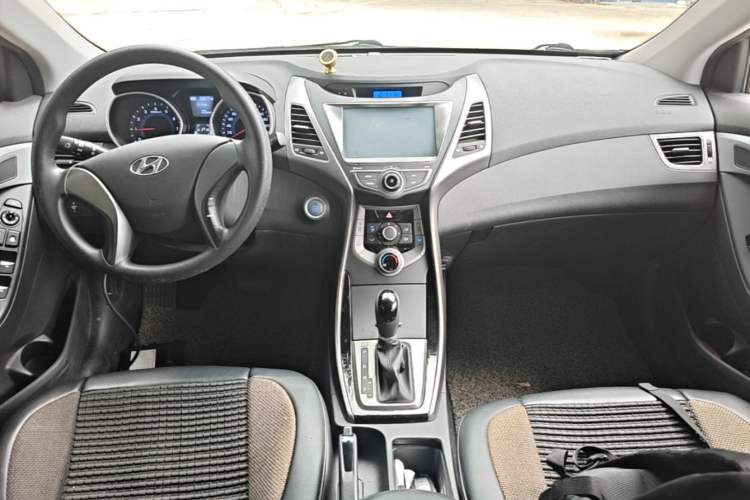 Used Hyundai Elantra (5th Generation / Langdong) 2015 1.6L Automatic Leading Model Center Console