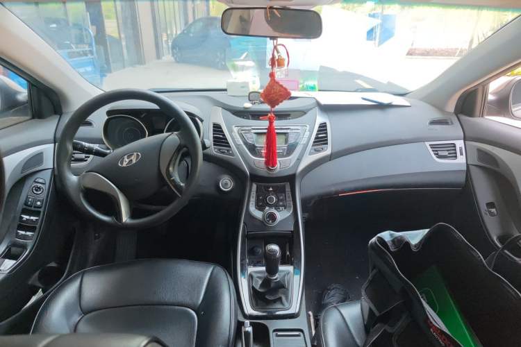 Used Hyundai Elantra (5th Generation / Langdong) 2015 1.6L Manual Leading Model Center Console