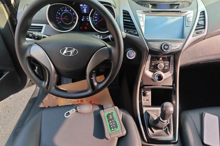 Used Hyundai Elantra (5th Generation / Langdong) 2015 1.6L Manual Leading Model Center Console