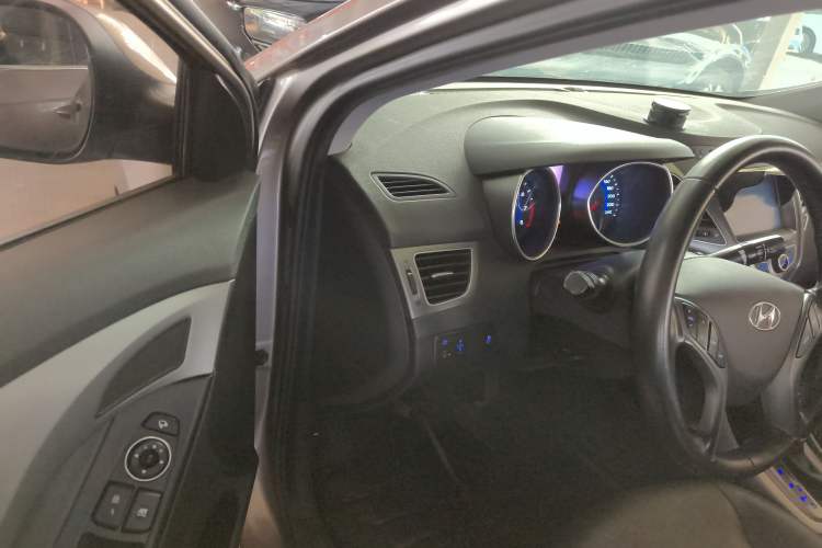 Used Hyundai Elantra (5th Generation / Langdong) 2015 1.6L Automatic Luxury Model Driver Seat