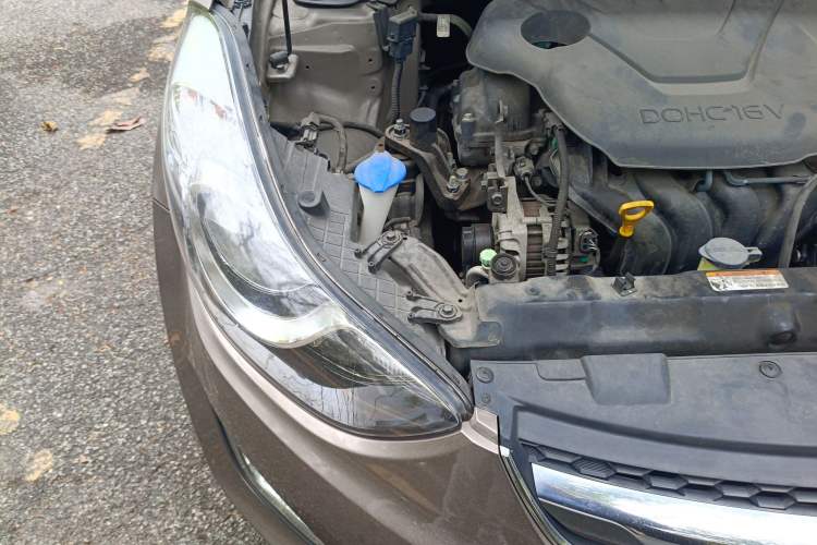 Used Hyundai Elantra (5th Generation / Langdong) 2015 1.6L Automatic Luxury Model Engine Bay Right