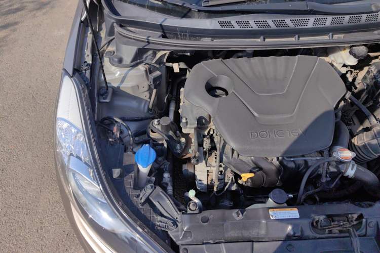 Used Hyundai Elantra (5th Generation / Langdong) 2015 1.6L Manual Leading Model Engine Bay Right