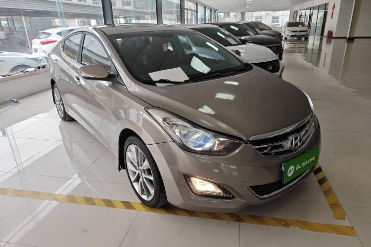 Used Hyundai Elantra (5th Generation / Langdong) 2015 1.6L Automatic Leading Model Front Right 45 Deg