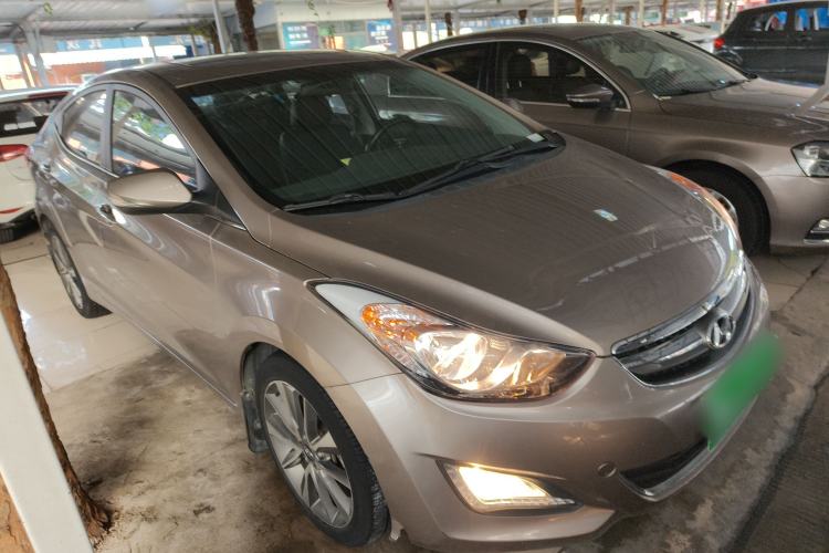 Used Hyundai Elantra (5th Generation / Langdong) 2015 1.6L Automatic Luxury Model Front Right 45 Deg