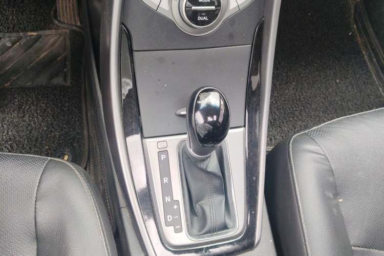 Used Hyundai Elantra (5th Generation / Langdong) 2015 1.6L Automatic Luxury Model Gear Lever