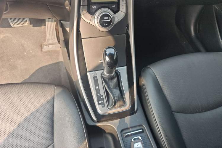 Used Hyundai Elantra (5th Generation / Langdong) 2015 1.6L Automatic Luxury Model Gear Lever