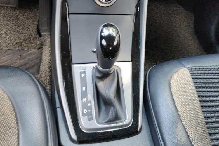 Used Hyundai Elantra (5th Generation / Langdong) 2015 1.6L Automatic Leading Model Gear Lever