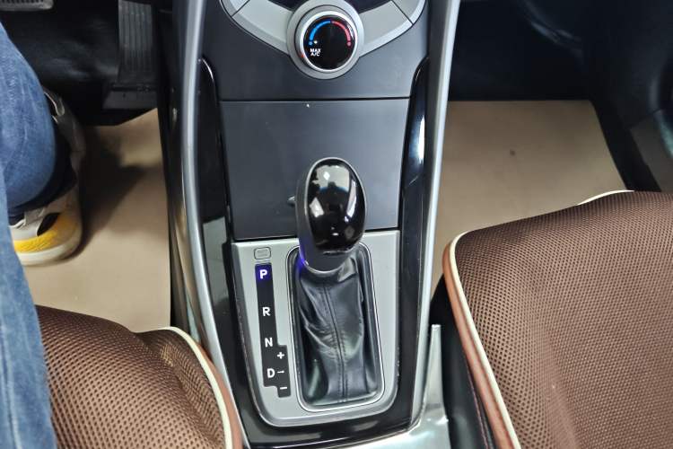 Used Hyundai Elantra (5th Generation / Langdong) 2015 1.6L Automatic Leading Model Gear Lever