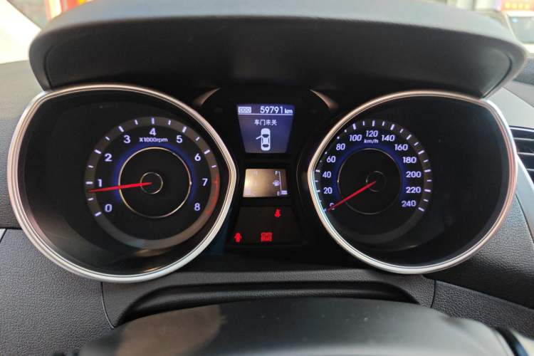 Used Hyundai Elantra (5th Generation / Langdong) 2015 1.6L Manual Leading Model Instrument Cluster