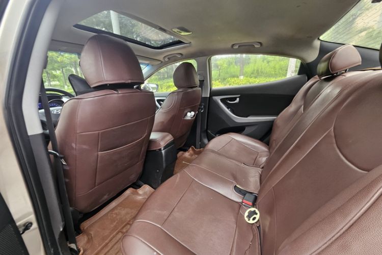 Used Hyundai Elantra (5th Generation / Langdong) 2015 1.6L Manual Leading Model Interior 2
