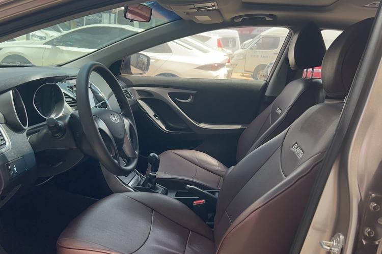Used Hyundai Elantra (5th Generation / Langdong) 2015 1.6L Manual Leading Model Interior 3