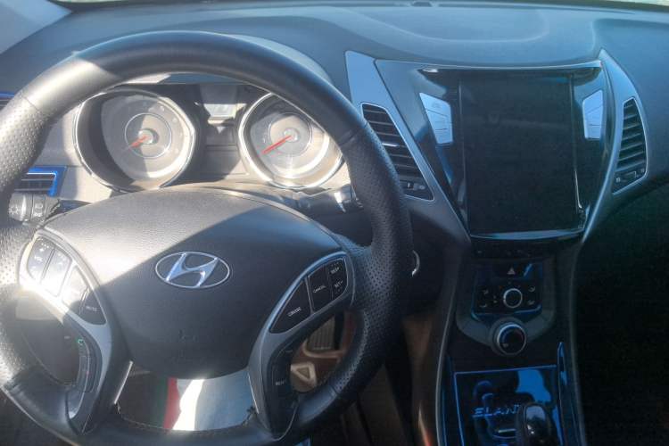 Used Hyundai Elantra (5th Generation / Langdong) 2015 1.6L Automatic Leading Model Interior 3