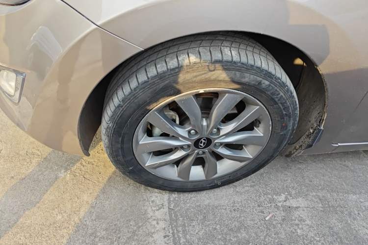Used Hyundai Elantra (5th Generation / Langdong) 2015 1.6L Automatic Fashion Model Left Front Wheel Hub