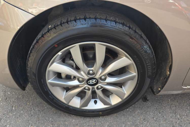 Used Hyundai Elantra (5th Generation / Langdong) 2015 1.6L Manual Leading Model Left Front Wheel Hub