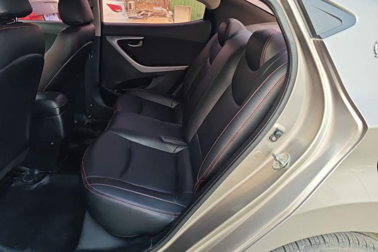 Used Hyundai Elantra (5th Generation / Langdong) 2015 1.6L Automatic Fashion Model Left Rear Seat