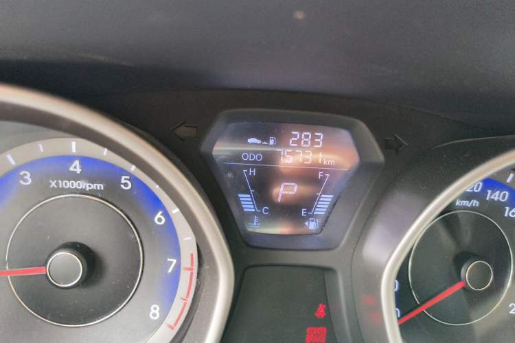 Used Hyundai Elantra (5th Generation / Langdong) 2015 1.6L Automatic Fashion Model Odometer Close Up