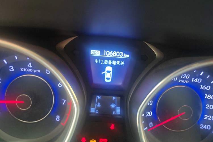 Used Hyundai Elantra (5th Generation / Langdong) 2015 1.6L Manual Leading Model Odometer Close Up