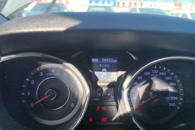 Used Hyundai Elantra (5th Generation / Langdong) 2015 1.6L Automatic Leading Model Odometer Close Up