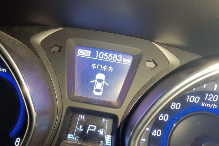 Used Hyundai Elantra (5th Generation / Langdong) 2015 1.6L Automatic Leading Model Odometer Close Up