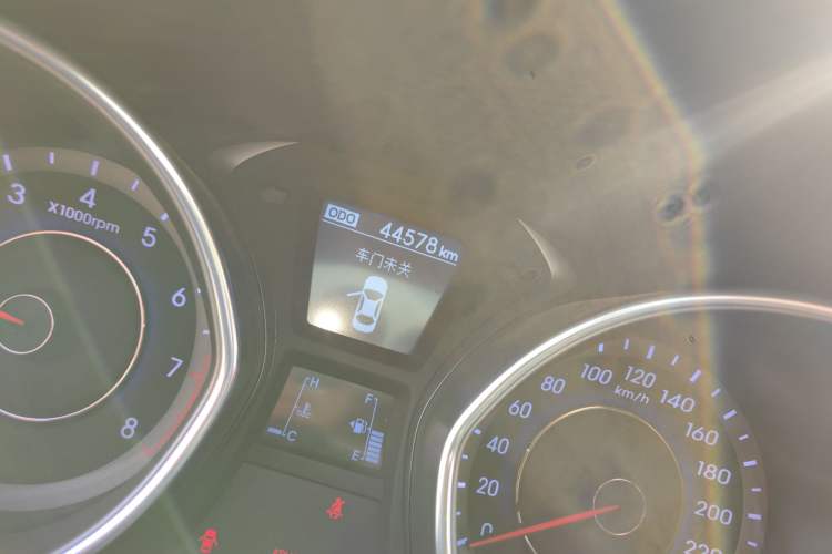 Used Hyundai Elantra (5th Generation / Langdong) 2015 1.6L Manual Leading Model Odometer Close Up